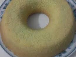 Di resep ini saya tambahin satu bungkus vanili bubuk biar ga terlalu bau telur adonannya. Resep Bolu Kukus Pandan Tanpa Telur