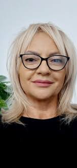 Nie życzę ci Wesołych Świąt... Bo czuję, że to nie wystarczy. Życzę ci, aby  z każdej blizny wypływał uśmiech. Obyś miał nowe marzenia, nawet jeśli  nadal masz niedokończone rachunki z przeszłością. Żebyś