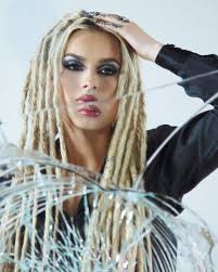 All I did was look in the mirror :/ 📸@anthoneegiovanee