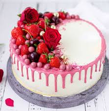 Waldfruchttorte Mit Rosa Ruby Schokolade Eine Sommerliche Torte Fur Jeden Anlass Jasmins Good Life In 2020 Torten Tortendeko Fruchtige Torten