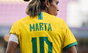 O encontro entre a seleção nacional de futebol de rua e a equipa feminina do benfica decorreu em bom ambiente e terminou com muitos sorrisos nas caras. Marta Destaca Renovacao Na Selecao Feminina