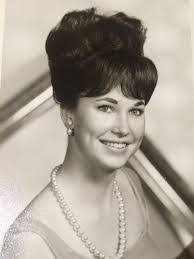 Dixie Taylor's Instagram, Twitter & Facebook