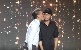 Đàm vĩnh hưng và hoài linh cùng vướng vào lùm xùm tiền từ thiện miền trung. Bá»‹ Hoai Linh Giáº­n Khong Nhin Máº·t Ä'am VÄ©nh HÆ°ng Pháº£n á»©ng Báº¥t Ngá»