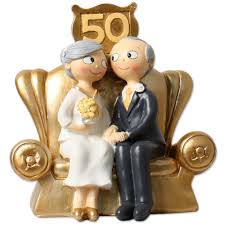 Durante más de 60 años hemos diseñado cientos de modelos, que han formado parte de la historia de amor de miles de parejas en todo el mundo. Figura Bodas De Oro