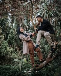 5 Ide Prewedding Bertema Alam Bebas Bisa Jadi Inspirasi Kamu Dan Pasangan Nih Bapermulu Com