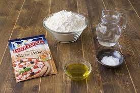 Mettete In Una Ciotola Tutti Gli Ingredienti Previsti Per L Impasto Quindi La Farina Il Lievito Istantaneo Pizza Veloce Paneang Ricette Pizza Veloce Focaccia