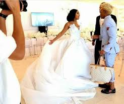 Ek is die uitvoerende hoof van eskom en eskom kon dit. In Pictures Minnie Dlamini Becomes Mrsjones In Luxury Enca