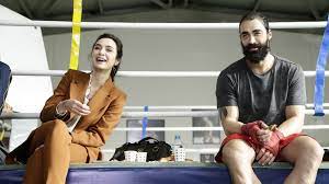 Tıp okumuştur, akıllı ve güzel bir kadındır. Bild Zu Sarp Levendoglu Deliormanli Bild Birce Akalay Sarp Levendoglu Filmstarts De