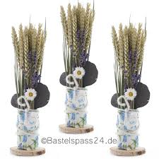 Dekoration günstig mieten oder kaufen. Trockenblumenstrauss Klein Mit Weizen Und Lavendel Blau Weiss Bastels Trockenblumenstrauss Blumen Getrocknete Blumen