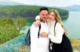 Cặp đôi kết hôn vào tháng 12/2017 sau 2 năm gắn vì vậy chuyện tan vỡ này khiến nhiều khán giả không khỏi tiếc nuối. Fqr1bbtjwxqkm