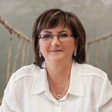 Stephanie Simard's Instagram, Twitter & Facebook