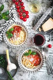 Schnelle Spaghetti Mit Selbstgemachter Tomatensosse Mein Lieblings Blitzrezept In Zwei Leckeren Varianten Gourmetguerilla S Foxy Food Rezept In 2020 Tomatensosse Pasta Rezepte Schnell Blitzrezepte