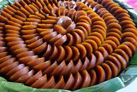 It is made from a mixture of tapioca or rice flour, brown sugar and lye, enhanced with yellow food coloring or annatto extract, and steamed in small ramekins. Kutsinta Tagalog To English Dictionary Online