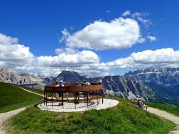 Where is seceda mountain in the dolomites? Uber Den Col Raiser Auf Die Seceda Wanderung Almen Im Grodnertal Naturpark Puez Geisler Bei St Christina Groden Dolomiten Sudtirol