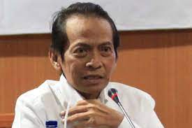 Sedari dulu ia gemar menulis, cerpen. Radhar Panca Dahana Tiga Kiat Jaga Intelektualitas