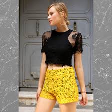 Nakis Islemeli Alti Puskullu Kisa Bluz Eka Ekatekstil Kadingiyim Bayangiyim Bluz Bluzmodelleri Sokakmodasi Streetfashion Str Bluz Moda Kadin Giyim