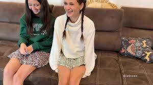 bir arkadaşıyla iki güzel aldı ve onları sertçe sikildi. sürüm 1 Porno 7DAK  farkıyla izle