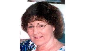 Kelly Etzel's Instagram, Twitter & Facebook