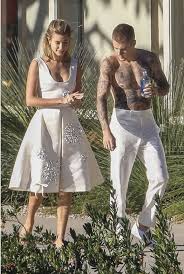 Zeigt Uns Hailey Bieber Hier Endlich Ihr Hochzeitskleid Justin Hailey Hochzeitskleid Feier