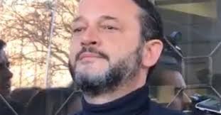 Камчев повторно глуми срцев болесник, прфрлен на Кардиологија. Дванаесет  години беа во главна улога во филмот наречен груевистички бандитизам и беа  здрави како дрен сега наеднаш сите се испоразболеа, паднаа на болничка