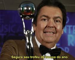 Célebre por apresentar o programa de auditório domingão do faustão, da rede globo, desde 1989. Fausto Silva Memes Segura Ai Bicho Facebook