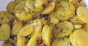 Wies N Oktoberfest Kartoffelsalat Mit Zwiebel Speck Dressing Rezept Oktoberfest Essen Kartoffelsalat Bayrisches Essen