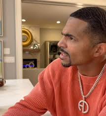 what is he thinking after she says i love you?