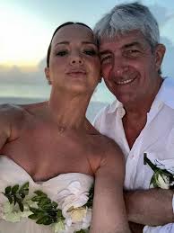 Alessandro, sofia elena e maria vittoria. Federica Cappelletti Paolo Mi Chiese Di Comprare Rose A Ogni Compleanno Delle Nostre Figlie E Sempre Con Noi