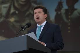 Molano aponte es en la actualidad uno de los hombres más cercanos al jefe del estado, como también hace parte de lo que considera de las 'entrañas' del uribismo. Diego Molano Tomo Posesion Del Ministerio De Defensa Patrimonio Radial Del Tolima Ecos Del Combeima Ibague