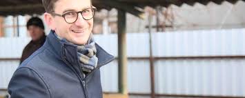 Povestea de politician a lui iulian a început în urmă cu mai puțin de 5 ani și are legătură cu un crez ce ar părea desuet acum. Am Vorbit Cu Parlamentarul Usr Care Simte CÄƒ Gayii Nu ReprezintÄƒ Electoratul Lui