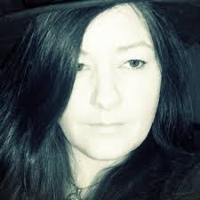 Leslie Sheedy's Instagram, Twitter & Facebook