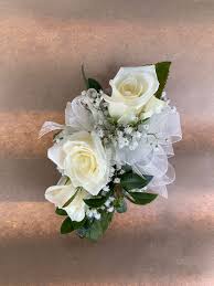 Specify address, we will show you closest shops with actual prices. Prom Corsage In Los Angeles Ca Highland Park Florist