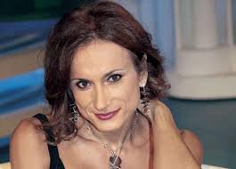 Luxuria, i̇ngilizce transgender kelimesini kullanmayı tanımlar ve kadınsı zamirleri, başlıkları ve sıfatları tercih eder. Vladimir Luxuria Andropause Vip Vladimir