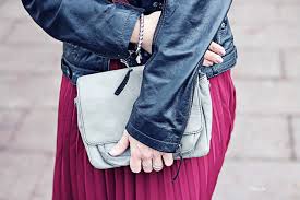 Ein plisseerock ist ein modisches generell gilt: Castlemaker Food Lifestyle Magazin New Look Plisseerock Midi Kombinieren Lederjacke
