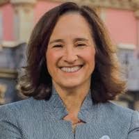 Lisa Haines's Instagram, Twitter & Facebook