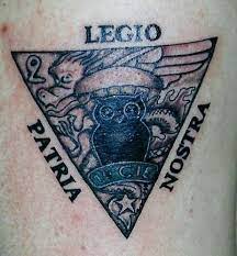 Serie D Hiver Scriptocorpus Inscriptions Cutanees Hypotheses La Legion Etrangere Tatouage Plume Oiseaux Histoire Militaire
