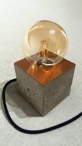 Tischlampen Tischlampe Willi Aus Beton Mit Kupfer Wurfel Ein Designerstuck Von Lichtgrau Design Bei Dawanda Tischlampen Lampe Beton Lampe