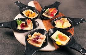 Rien De Plus Facile Qu Une Raclette Quand On A Du Monde A La Maison En