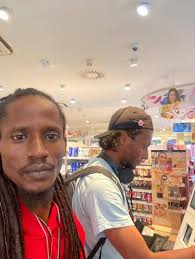 C'est avec une immense joie que nous vous annonçons la sortie de notre  collaboration tant attendue avec ma fille, Marie Fac , ce jeudi 10 avril à  18h. Ne manquez pas de