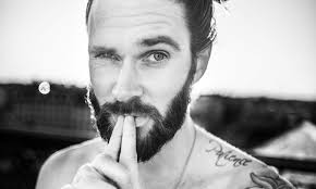 Komikeren Daniel Hoff: ”Mange bliver overrasket over, hvor mange penge, der  er i Facebook-likes”