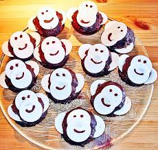 Is your muffin buttered ? Chefkoch Kleine Susse Muffin Affchen Wir Sind Hin Und Weg Http Www Chefkoch De Rezepte 407801130334060 Affen Muffins Html Facebook