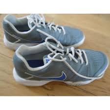 Deux paires de baskets foot salle nike une taille 36 et une autre 38 neufs dans leurs boîtes. Achat Basket Nike Garcon 24 Pas Cher Neuf Ou Occasion Rakutens