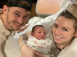 Brett Bell's Instagram, Twitter & Facebook