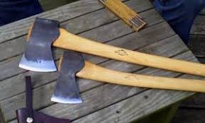 Typically lighter than a splitting maul, a splitting axe can be used for a longer period. Splitting Axe Vs Splitting Maul Updated June 2021