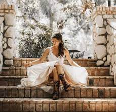 Victoria saperstein is a fashion and lifestyle photographer who loves sunny days and pushing her creative limits. The 4 Different Types Of Fashion Photography Photography Course