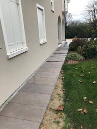 Iniziamo col dire che in alcuni casi specifici non è possibile scegliere liberamente la tinta esterna della casa, ad esempio quando l'abitazione è inserita all'interno di un tessuto urbano (generalmente il centro storico) sottoposto a. Marciapiede Esterno Meolo Ideal Casa