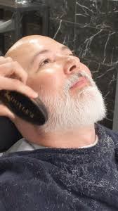 Clean beard transformation by @doylescuts @hamada.barbershop 💈, #beard  #beardsmtl #montreal #oldport #barber