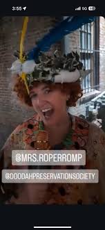 I am pleased as punch (and extremely honored) to announce… 👑👑I WON  Pasadena Doo Dah Parade QUEEN OF THE LIGHT👑👑 I'm a queen y'all!!!! ❤️❤️A  special thanks to those who encouraged/cheered me