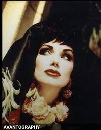 If you have a photo of you wearing your Vinnie Originale merch, drop it  below so you can be a model in the live show 🤗⬇️