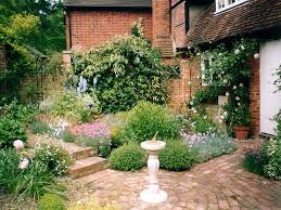 Pin By Susan Berglund On Small Garden Design Cottage Garden English Garden Design Country Cottage Garden